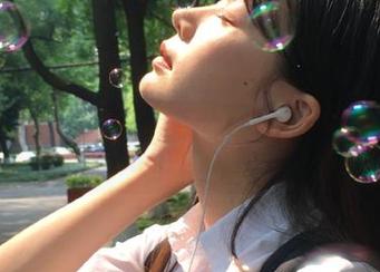 再不登录五一吃瓜，娜娜的节奏跟不上了吧！