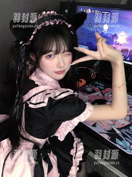在“五一吃瓜中心app”翻滚，脑袋里满满都是热点八卦，真是赶上了“狂欢节”。