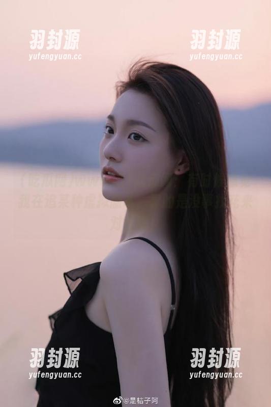 www.51吃瓜网：有时候感觉我在追某种虚拟剧本，真的是没事找花来对着吃！
