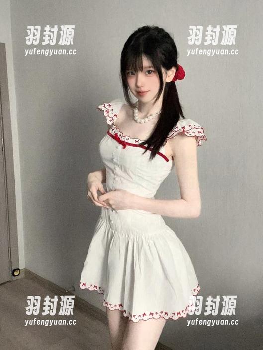 当我们在黑料正能量hl中观看八卦时，是否也在探索半夜的黑暗呢？